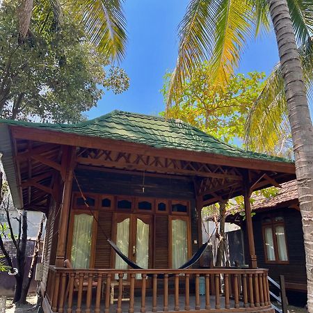Bronze Bungalows Gili Meno Dış mekan fotoğraf