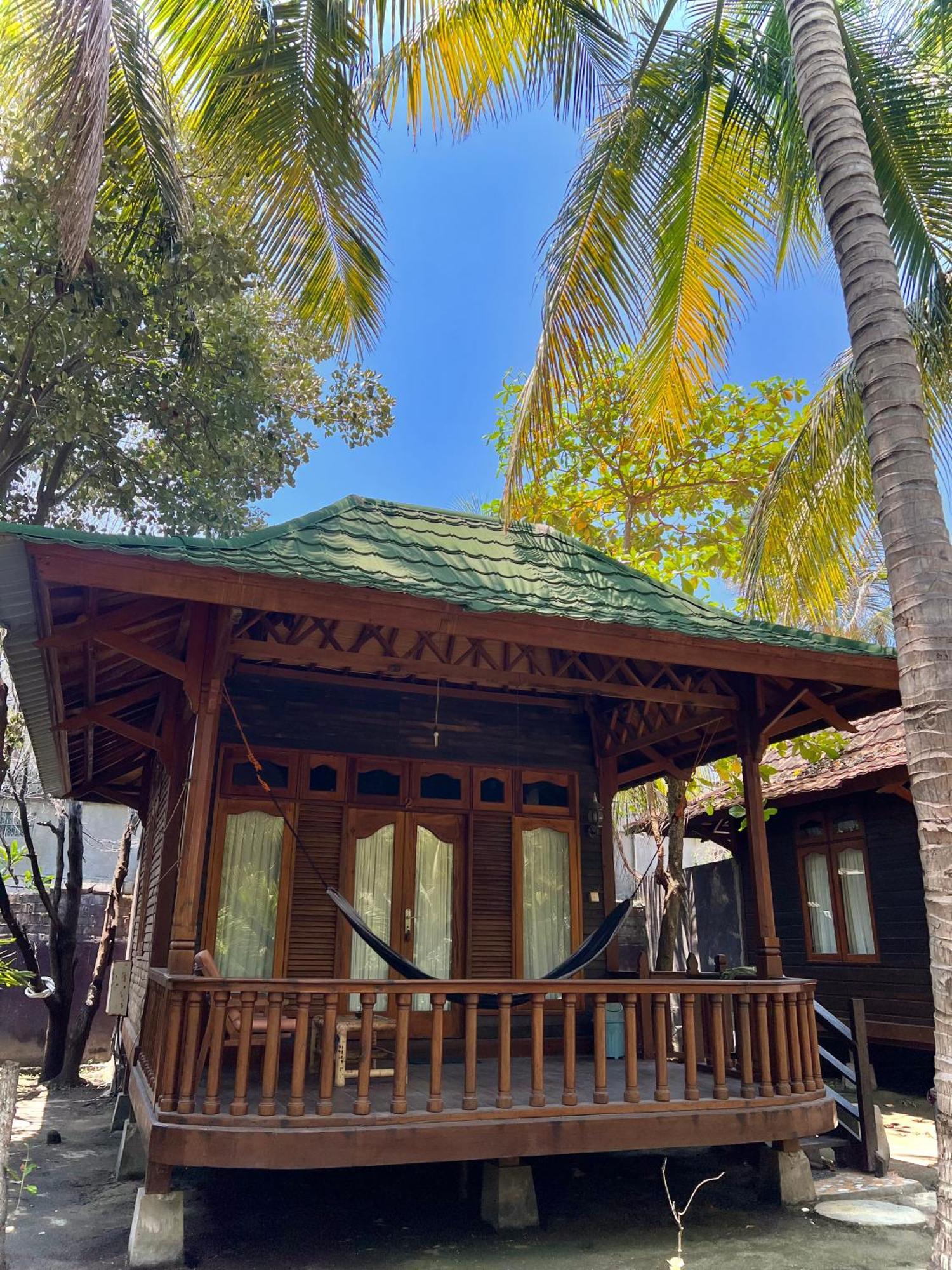 Bronze Bungalows Gili Meno Dış mekan fotoğraf