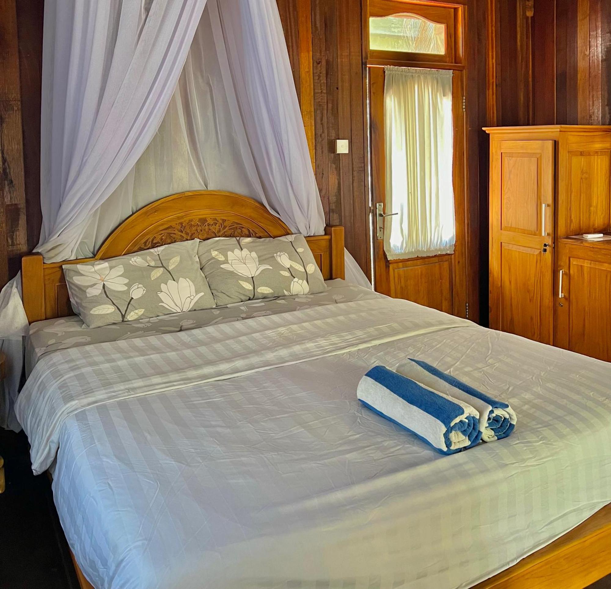 Bronze Bungalows Gili Meno Dış mekan fotoğraf