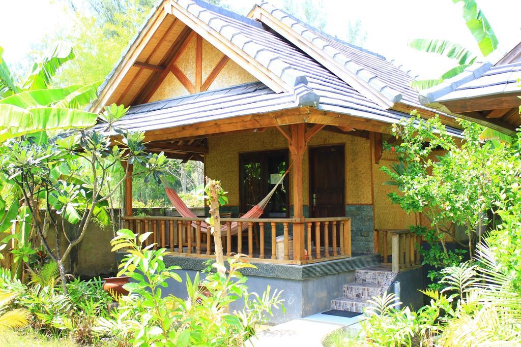 Bronze Bungalows Gili Meno Dış mekan fotoğraf